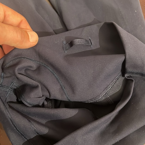 Lululemon Wunder Train High-Rise Shorts 8” in Navy, size 6 - Picture 8 of 12